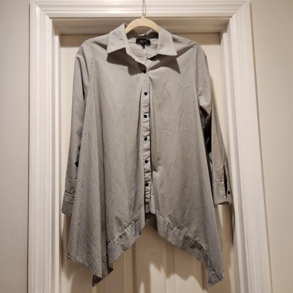 Comfy USA womens black and white  striped button down blouse. - Picture 1 of 11